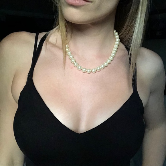 3/$10 Charming Charlie Pearl Necklace - Picture 2 of 3